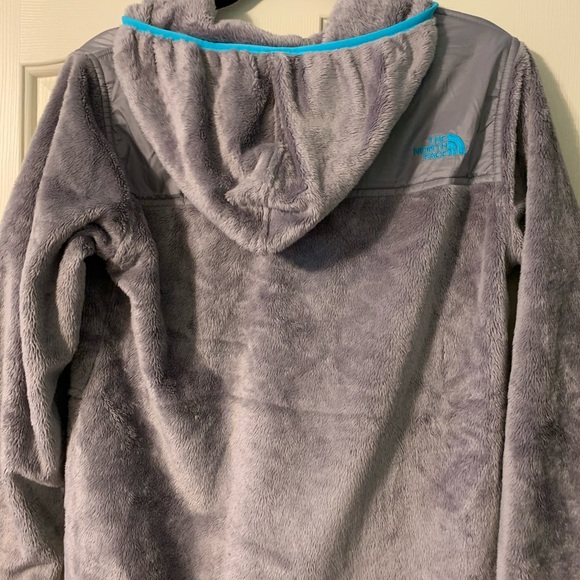grey north face jacket with blue lining - Picture 6 of 7